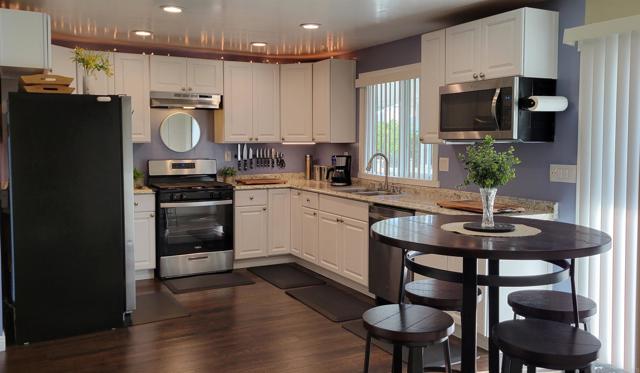 21434 Tumbleweed Way, Saugus CA: https://media.crmls.org/mediaz/0df2e0d1-9076-4892-9770-9d9fd44f5990.jpg