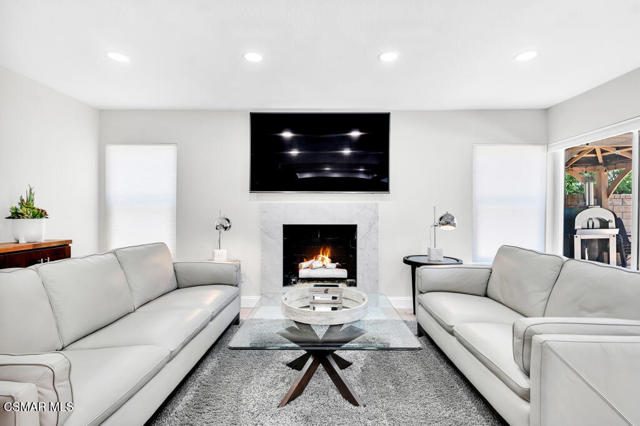 751 Lynnmere Drive, Thousand Oaks CA: https://media.crmls.org/mediaz/0df2eeeb-70fe-480d-aef6-93236b44d3a1.jpg