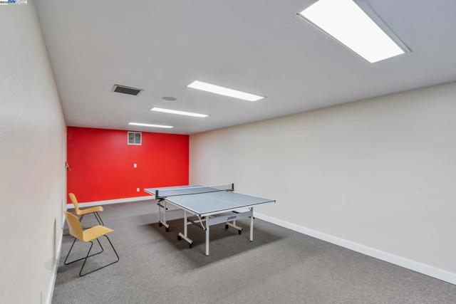 291 Tradewinds Dr, San Jose CA: https://media.crmls.org/mediaz/0df3b9a1-9a2a-4350-aae7-8f5e10330234.jpg