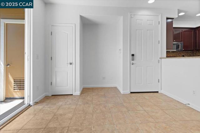 1582 Chandler St, Oakland CA: https://media.crmls.org/mediaz/0df3c8da-39f3-42f0-8429-4d5ff12efa6f.jpg