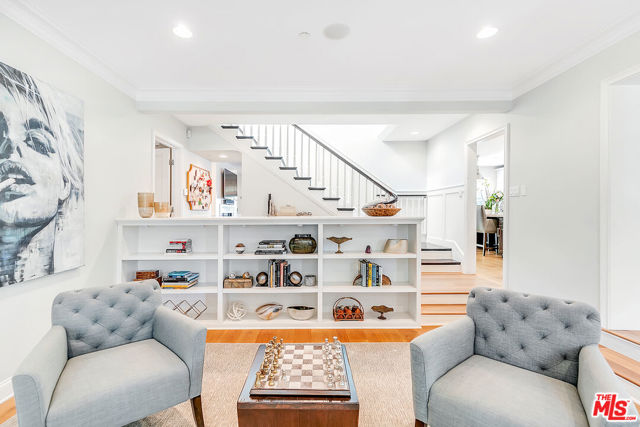 328 El Camino Drive, Beverly Hills CA: https://media.crmls.org/mediaz/0df3f75b-0925-4ec0-8352-cc1dc0b6b78d.jpg