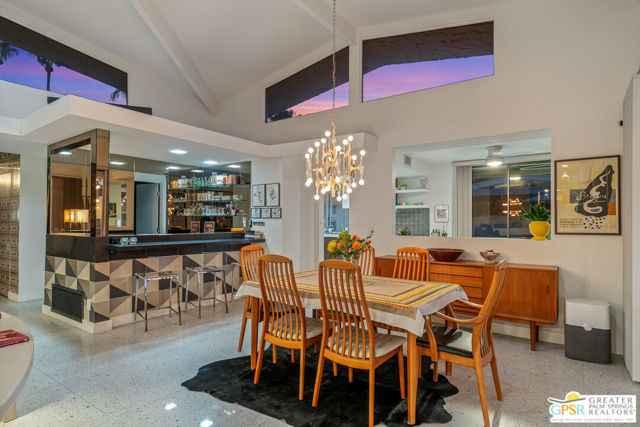 1404 E Sierra Way, Palm Springs CA: https://media.crmls.org/mediaz/0df48ccc-0c11-41c3-987e-7c75b8a6e429.jpg