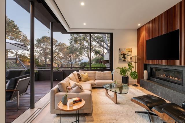 404 Pine Needles, Del Mar CA: https://media.crmls.org/mediaz/0df4bccc-2e9f-468a-a0ed-80ec29b5dcd5.jpg