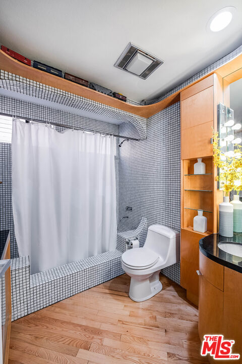 https://media.crmls.org/mediaz/0df504b8-331f-4753-a558-d8a8dba95cdc.jpg?preset=X-Large