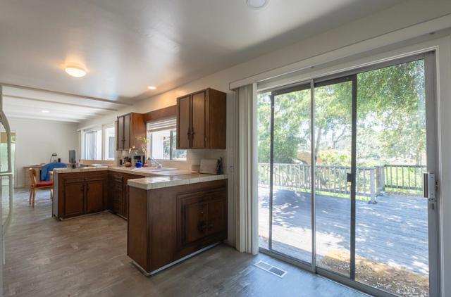 1171 Sylvan Place, Monterey CA: https://media.crmls.org/mediaz/0df5f1ba-6890-4686-a279-d1aae828f757.jpg