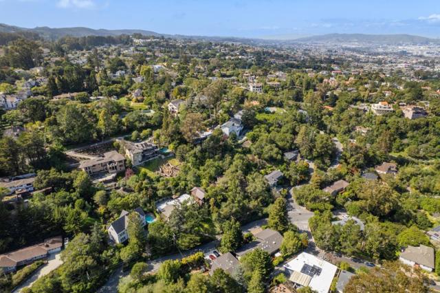 3003 Canyon Road, Burlingame CA: https://media.crmls.org/mediaz/0df60038-7d70-4ea2-ba99-9b02747102b3.jpg