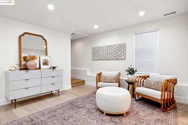 864 Arlington Ave, Oakland CA: https://media.crmls.org/mediaz/0df63ae7-7a0a-4b70-a87f-1514282d510e.jpg