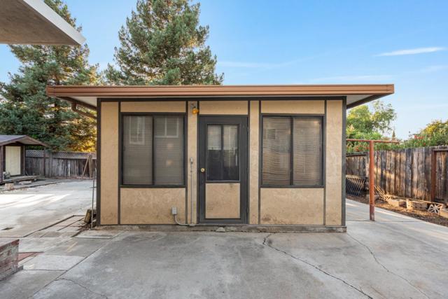 1150 Bonnie View Road, Hollister CA: https://media.crmls.org/mediaz/0df694ec-87b7-443d-9e87-d3d83473c2a4.jpg