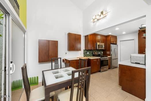 476 Harbor Lights Lane, Port Hueneme CA: https://media.crmls.org/mediaz/0df7b789-8196-48bd-b411-eb0318cc7959.jpg