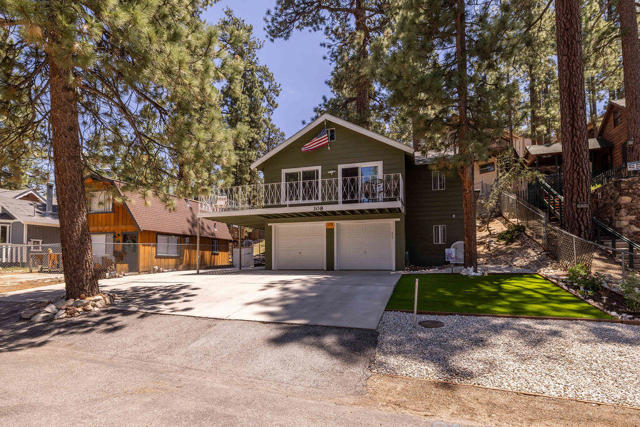 308 W Rainbow Boulevard, Big Bear CA: https://media.crmls.org/mediaz/0df7dc3c-b029-4e5c-91d0-edd42e2a904e.jpg