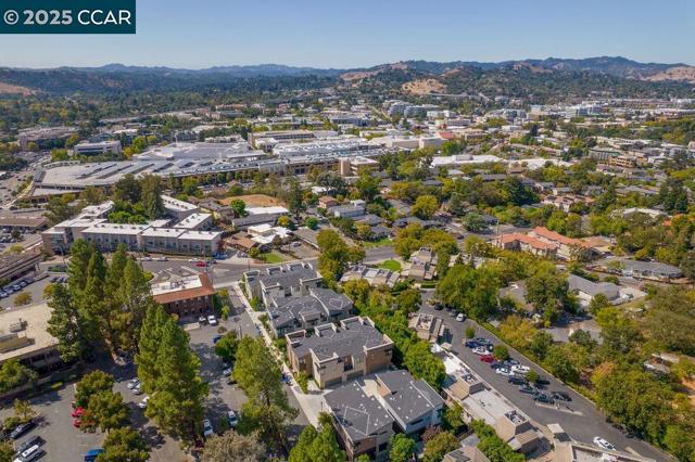 44 Analisa Ln, Walnut Creek CA: https://media.crmls.org/mediaz/0df7f2b1-dd62-428f-9f06-1641428e3c6d.jpg