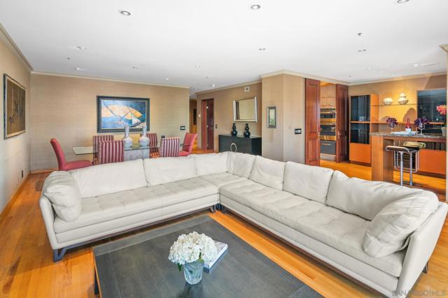 700 Front St, San Diego CA: https://media.crmls.org/mediaz/0df86922-ff6d-4d75-b204-6deeb61a4e1b.jpg