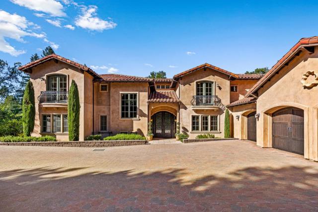 11860 Francemont Drive, Los Altos Hills CA: https://media.crmls.org/mediaz/0df8b194-c5be-4abd-8982-cc15373a7121.jpg