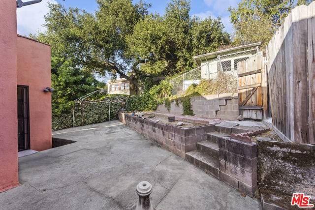 4958 Loleta Avenue, Los Angeles CA: https://media.crmls.org/mediaz/0df929a9-8fd5-4cb5-b9b5-bf7a48c30fa6.jpg