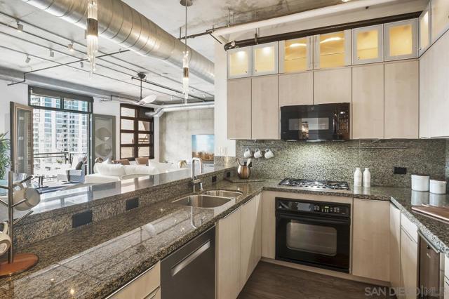 877 Island Ave, San Diego CA: https://media.crmls.org/mediaz/0df92e8c-0226-4aaf-9685-8868955eab76.jpg
