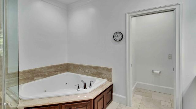 1929 Lyans Drive, La Canada Flintridge CA: https://media.crmls.org/mediaz/0df96050-fbcb-495a-b19e-530d5ea74666.jpg