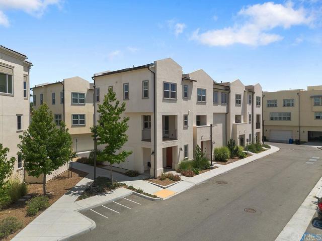 5241 Rockfish Lane, San Diego CA: https://media.crmls.org/mediaz/0df99b68-25c4-4141-8532-8d4ce4734050.jpg