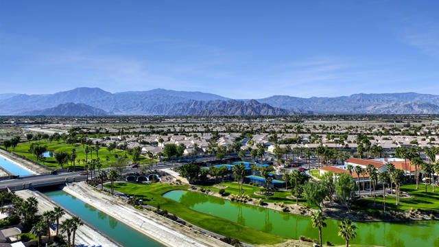 81025 Avenida Lorena, Indio CA: https://media.crmls.org/mediaz/0df9ce62-ca17-4aa5-8b40-5e8285c9f365.jpg