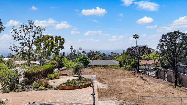 1695 E Loma Alta Drive, Altadena CA: https://media.crmls.org/mediaz/0df9e373-d39b-4f46-8f6a-5b26febc79de.jpg
