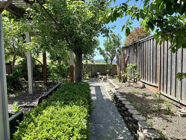 Image 16 of 38 For 293 Saybrook Way