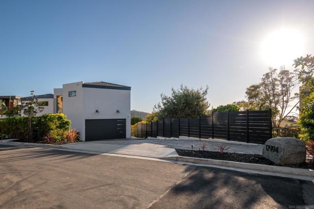 12994 Via Esperia, Del Mar CA: https://media.crmls.org/mediaz/0dfaeffb-74f0-4ac7-9fb3-77370cacd77f.jpg