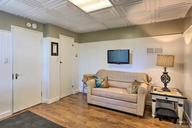 23984 SKYLAND DR, Crestline CA: https://media.crmls.org/mediaz/0dfbbb6b-4819-475b-9467-ddb063b2d959.jpg