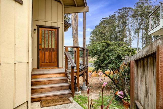 125 Moran Way, Santa Cruz CA: https://media.crmls.org/mediaz/0dfbe579-66aa-45fa-a524-87c95a4f4e34.jpg