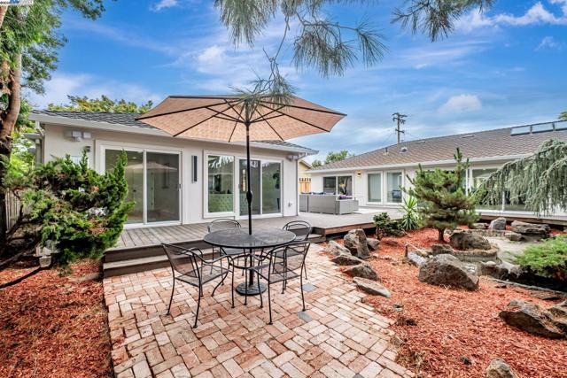 41511 Chadbourne Dr, Fremont CA: https://media.crmls.org/mediaz/0dfbe610-9219-4d43-b2e0-8e206ee28c93.jpg
