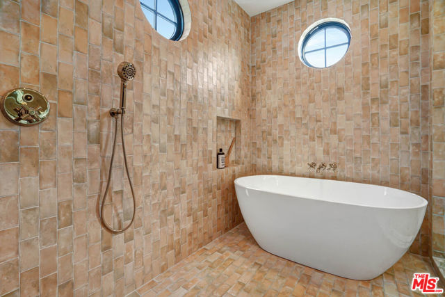 8617 Rugby Drive, West Hollywood CA: https://media.crmls.org/mediaz/0dfbfc76-e2ef-4884-8238-b448580c300c.jpg