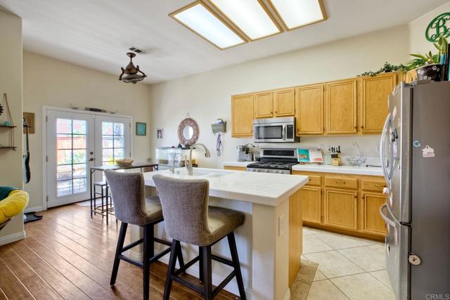 44607 Crestwood Cir, Temecula CA: https://media.crmls.org/mediaz/0dfc9c28-39c5-499a-9c14-30be5f1cde6c.jpg