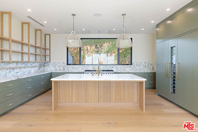 5366 Horizon Drive, Malibu CA: https://media.crmls.org/mediaz/0dfdba61-4bab-4a17-a3e9-b398828761d2.jpg