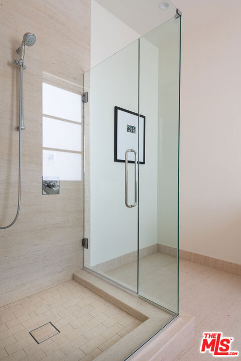 526 N Plymouth Boulevard, Los Angeles CA: https://media.crmls.org/mediaz/0dfeccb9-06a7-4c6d-b3bc-663588a9d289.jpg