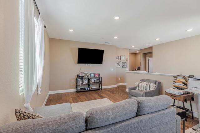 2340 Hibiscus Drive, Hollister CA: https://media.crmls.org/mediaz/0dff151f-fb0c-4ee3-9224-d3c0845bb475.jpg
