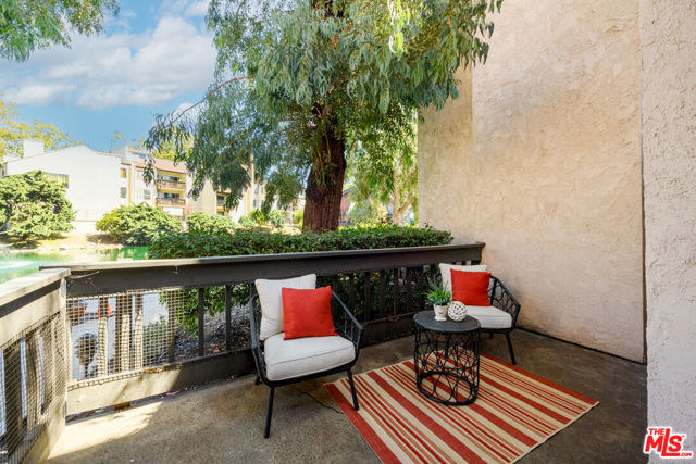 4628 Maytime Lane, Culver City CA: https://media.crmls.org/mediaz/0dff3500-81c4-4ef8-951e-4c0a2b789e8c.jpg