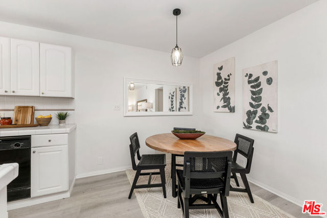 4358 Mammoth Avenue, 3 photo 5