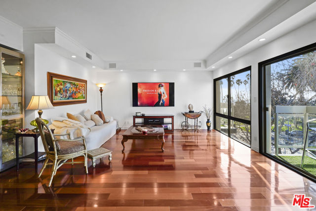 801 Ocean Avenue, Santa Monica CA: https://media.crmls.org/mediaz/0dff7fde-cc65-4ced-bd65-1e8abfeb7552.jpg