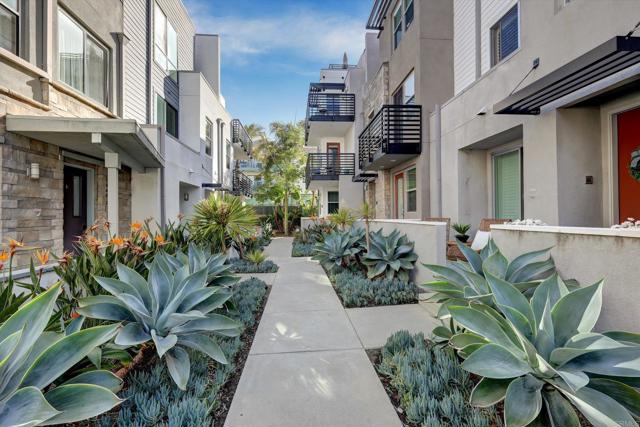 1570 Vista Del Mar Way, Oceanside CA: https://media.crmls.org/mediaz/0e006e14-8ed1-4e85-aa41-61713476444b.jpg