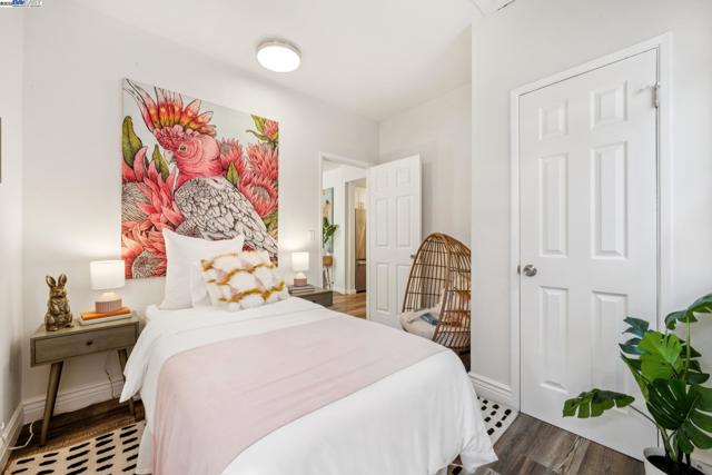 2449 26TH AVENUE, Oakland CA: https://media.crmls.org/mediaz/0e0092da-6e63-45e0-b725-fcd9488db1bd.jpg