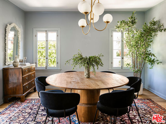 131 S Arden Boulevard, Los Angeles CA: https://media.crmls.org/mediaz/0e010055-0f9c-435a-bb73-843a9c89431c.jpg