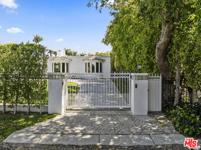 8944 Enfield Avenue, Sherwood Forest CA: https://media.crmls.org/mediaz/0e015027-c044-4d37-8f2b-058b5b486910.jpg
