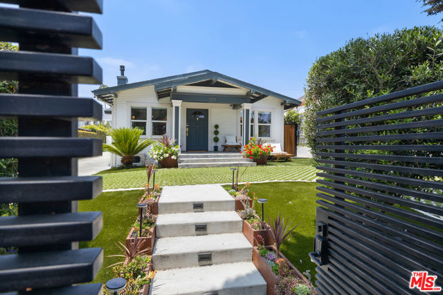 725 N Harvard Boulevard, Los Angeles CA: https://media.crmls.org/mediaz/0e03b616-905e-4538-9104-de5f7661f958.jpg