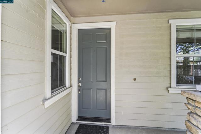 513 Lexington Dr, Vallejo CA: https://media.crmls.org/mediaz/0e047ec2-65b0-411a-bd1d-de2079e53155.jpg
