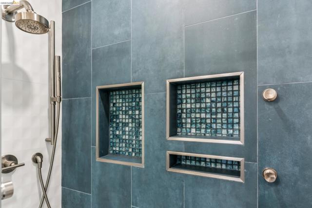 Image 25 of 51 For 5861 Bernhard Ave