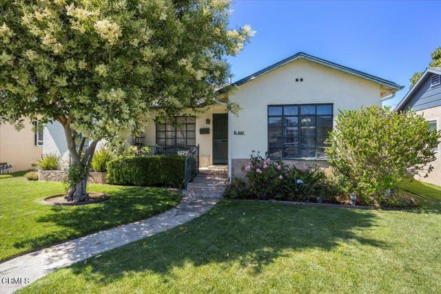 247 Douglas Avenue, Oxnard CA: https://media.crmls.org/mediaz/0e054184-059b-48e9-bd98-740a287522d2.jpg