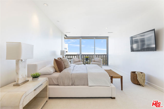 Image 7 of 22 For 9255 Doheny Road 1006