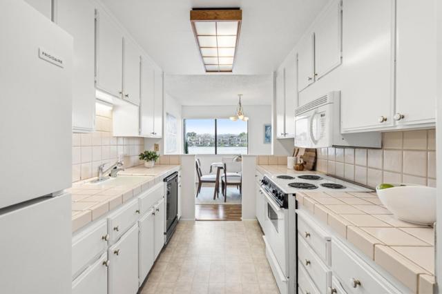 62 Eddystone Court, Redwood City CA: https://media.crmls.org/mediaz/0e059c6e-8a36-44da-9907-24f6e43e86d3.jpg