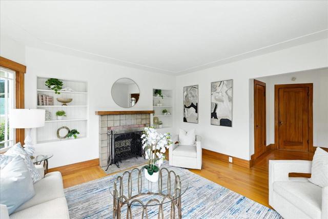 5555 Carlton Street, Oakland CA: https://media.crmls.org/mediaz/0e061666-0b78-4ba3-89fc-9805f245f8c9.jpg