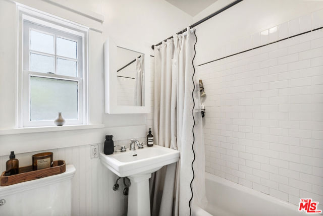 1120 W Edgeware Road, Los Angeles CA: https://media.crmls.org/mediaz/0e063093-a36f-4e6e-8b36-8ae441864780.jpg