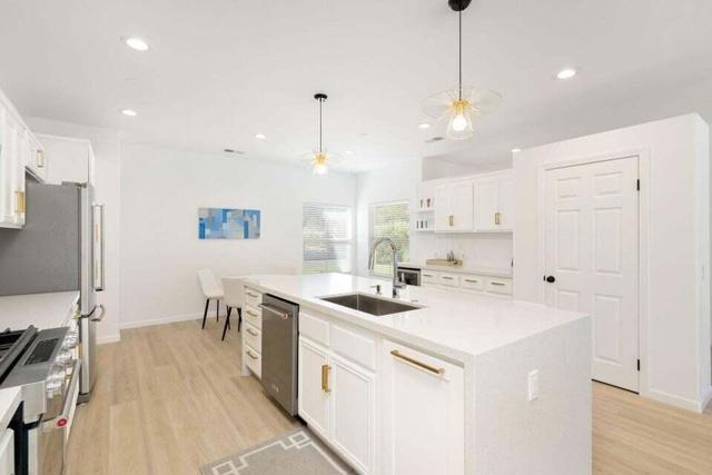 836 Mira Grande, Palm Springs, CA 92262