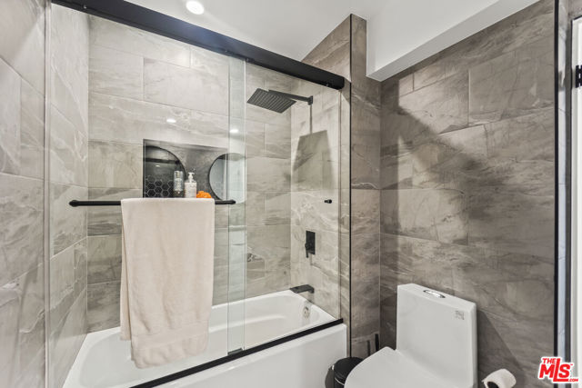 8960 Crescent Drive, Los Angeles CA: https://media.crmls.org/mediaz/0e066658-7228-4b6a-a06c-c2065c7fb2a2.jpg
